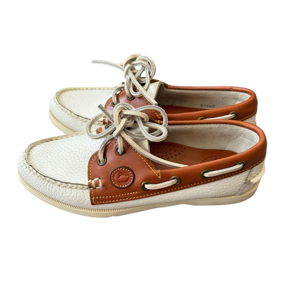 Dooney & Bourke 2 Eye Pebbled Leather Deck Boat Shoe Off White Tan Womens Size 6